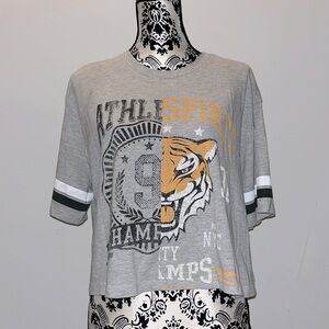 No Boundaries Girls graphic t-shirt size XL (15-17)